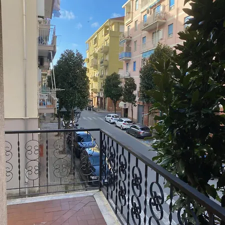Brezza Marina Διαμέρισμα Αλμπένγκα